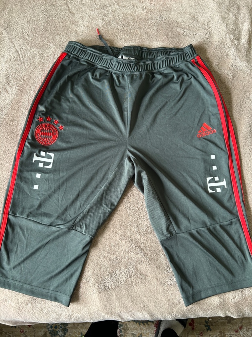 NEVER WORN ORIGINAL Adidas FC Bayern München 3/4 Training Pants Grey Telekom